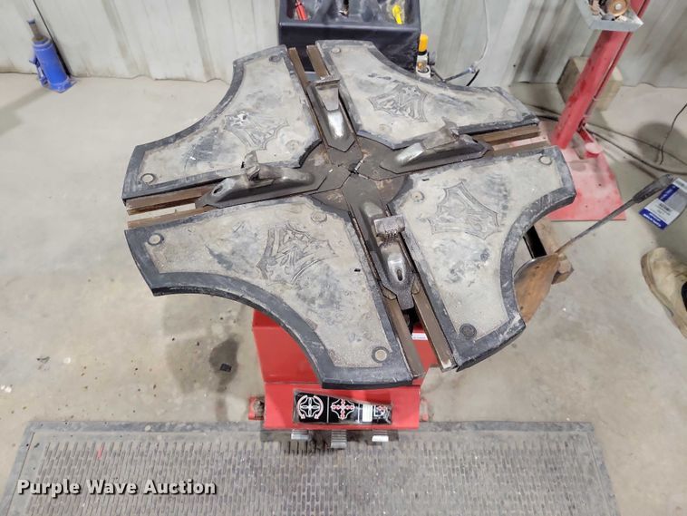 image for item DX6624 2022 Weaver W-898XS tire machine