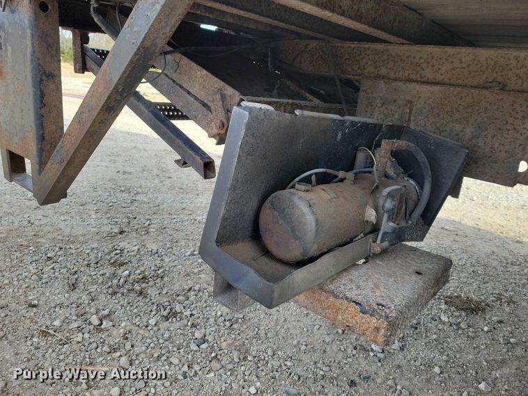 image for item DX6627 2000 Izuszu NPR box truck