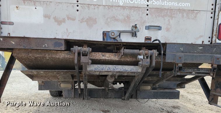 image for item DX6627 2000 Izuszu NPR box truck