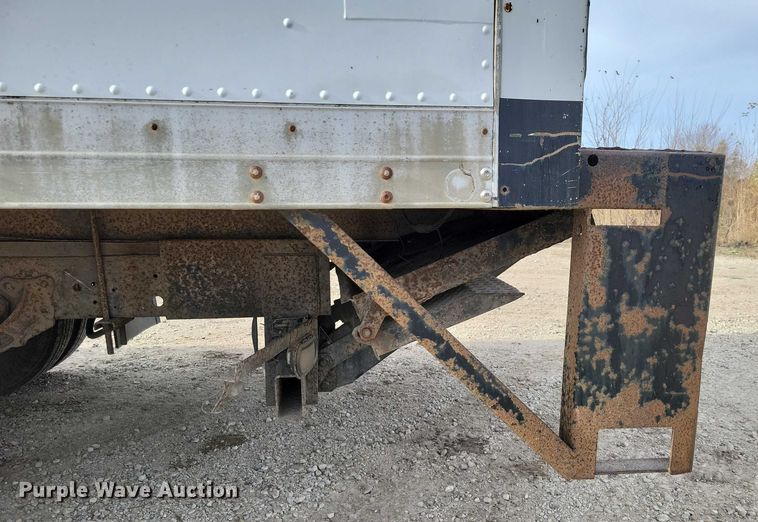 image for item DX6627 2000 Izuszu NPR box truck