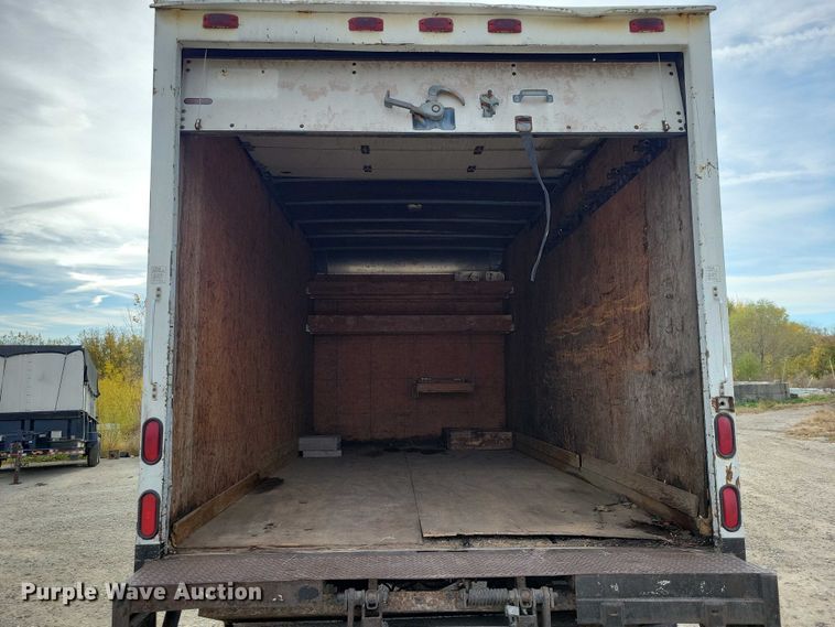 image for item DX6627 2000 Izuszu NPR box truck