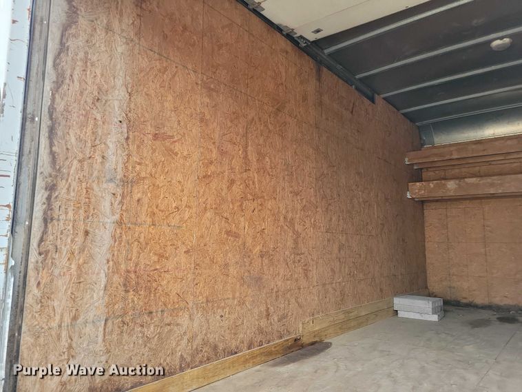 image for item DX6627 2000 Izuszu NPR box truck