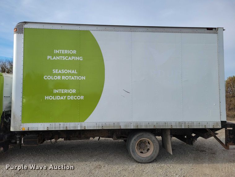 image for item DX6627 2000 Izuszu NPR box truck