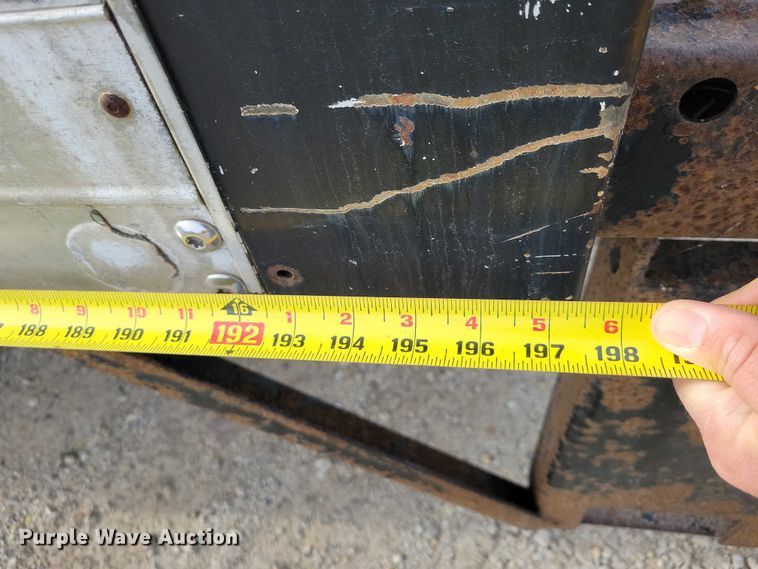 image for item DX6627 2000 Izuszu NPR box truck