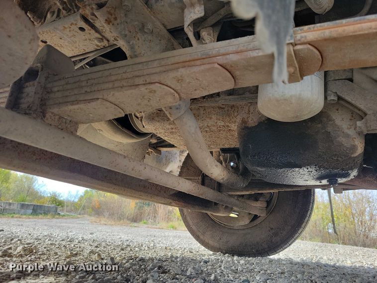 image for item DX6627 2000 Izuszu NPR box truck