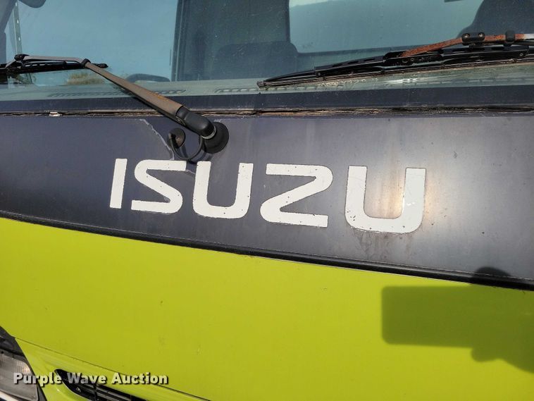 image for item DX6627 2000 Izuszu NPR box truck