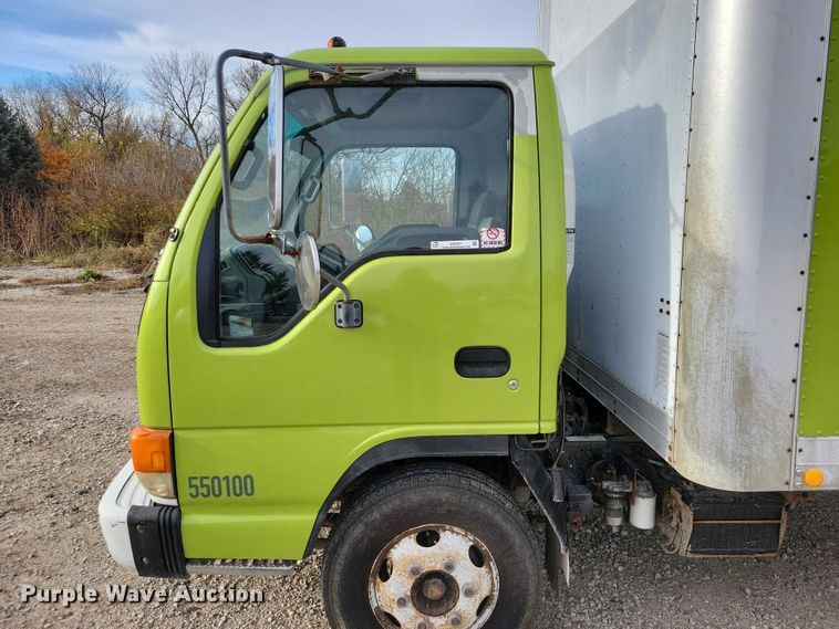 image for item DX6627 2000 Izuszu NPR box truck