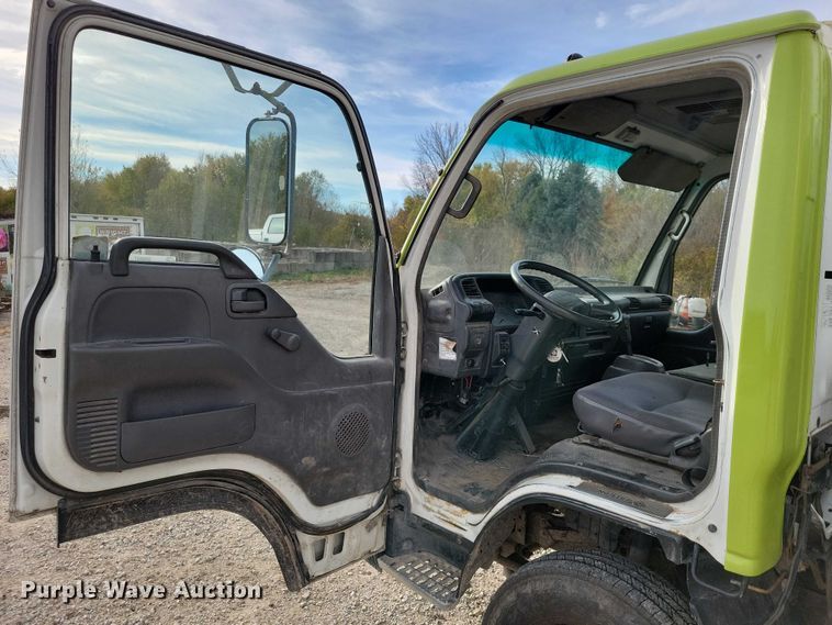 image for item DX6627 2000 Izuszu NPR box truck