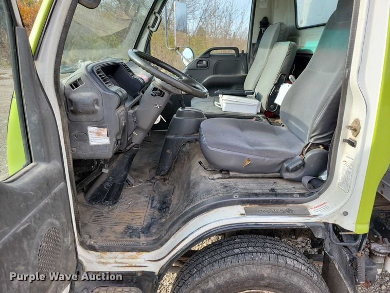 image for item DX6627 2000 Izuszu NPR box truck