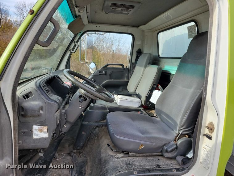 image for item DX6627 2000 Izuszu NPR box truck