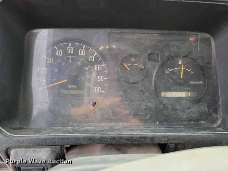 image for item DX6627 2000 Izuszu NPR box truck