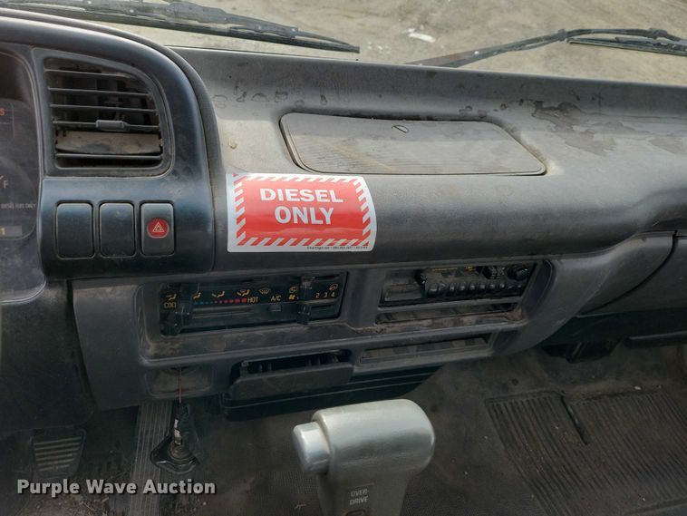 image for item DX6627 2000 Izuszu NPR box truck