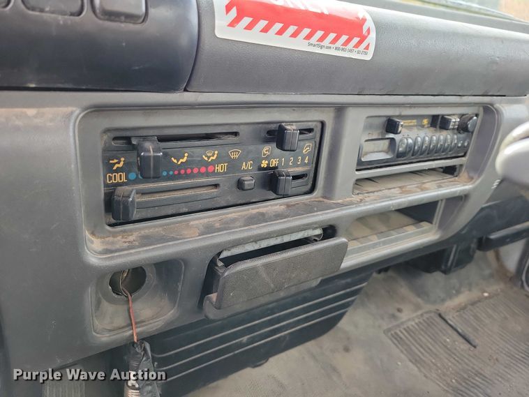 image for item DX6627 2000 Izuszu NPR box truck