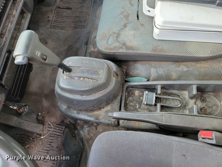 image for item DX6627 2000 Izuszu NPR box truck