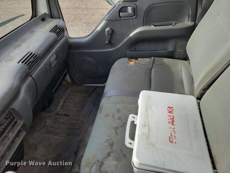 image for item DX6627 2000 Izuszu NPR box truck