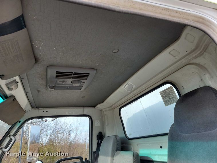 image for item DX6627 2000 Izuszu NPR box truck