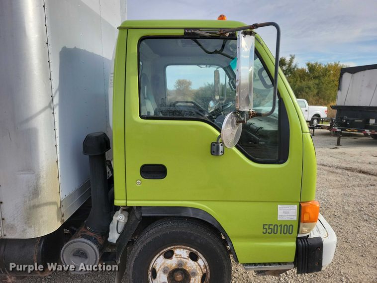 image for item DX6627 2000 Izuszu NPR box truck