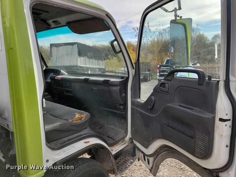 image for item DX6627 2000 Izuszu NPR box truck