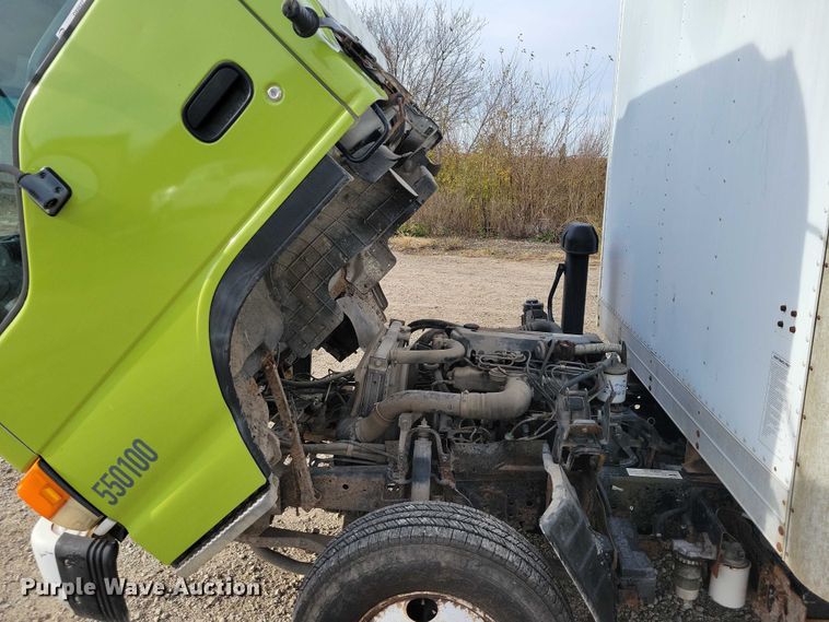 image for item DX6627 2000 Izuszu NPR box truck