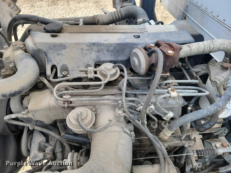 image for item DX6627 2000 Izuszu NPR box truck