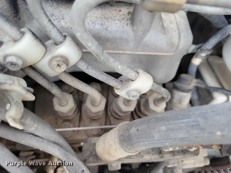 image for item DX6627 2000 Izuszu NPR box truck