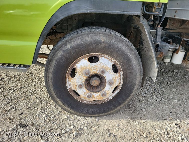 image for item DX6627 2000 Izuszu NPR box truck