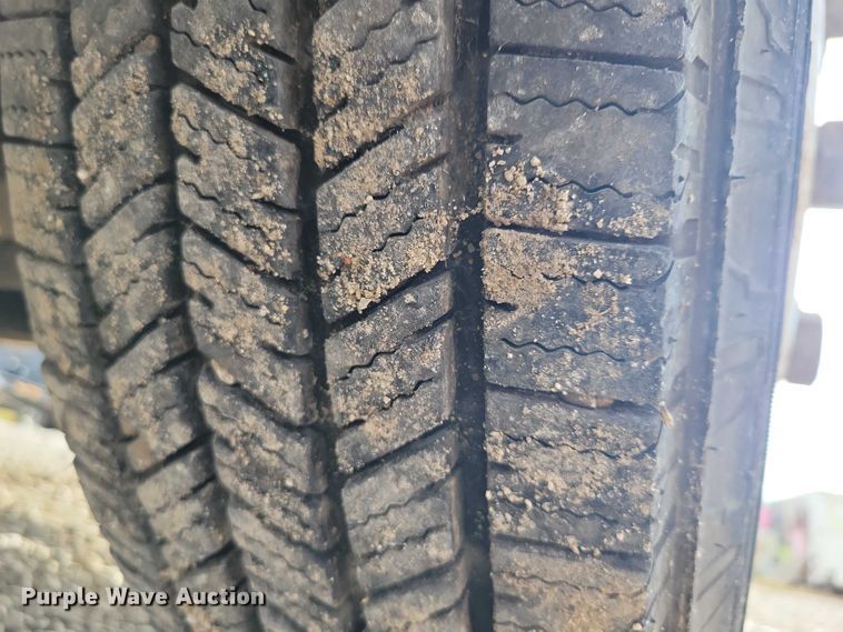 image for item DX6627 2000 Izuszu NPR box truck