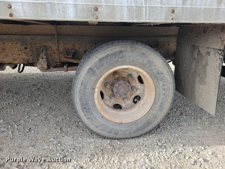 image for item DX6627 2000 Izuszu NPR box truck