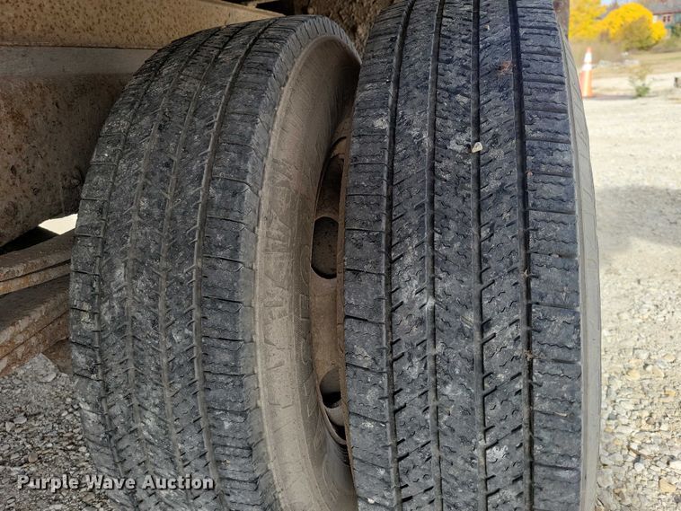 image for item DX6627 2000 Izuszu NPR box truck