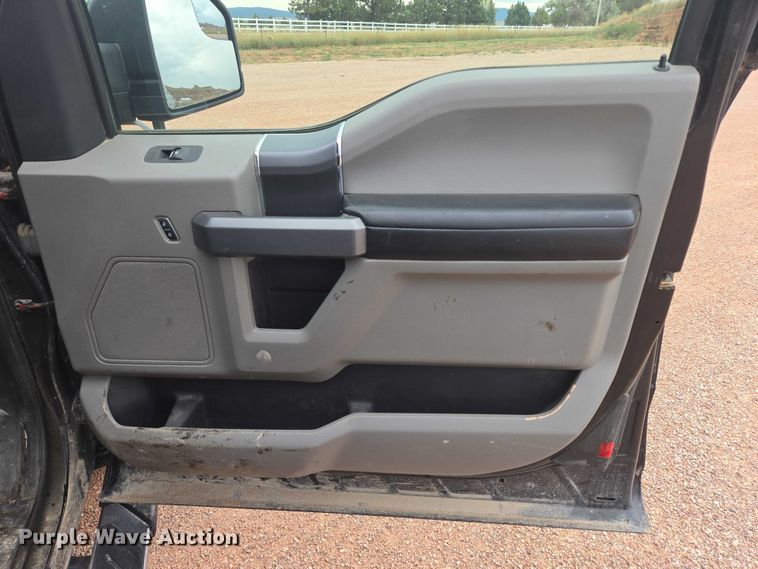 image for item DY1221 2016 Ford F150 XLT SuperCab pickup truck