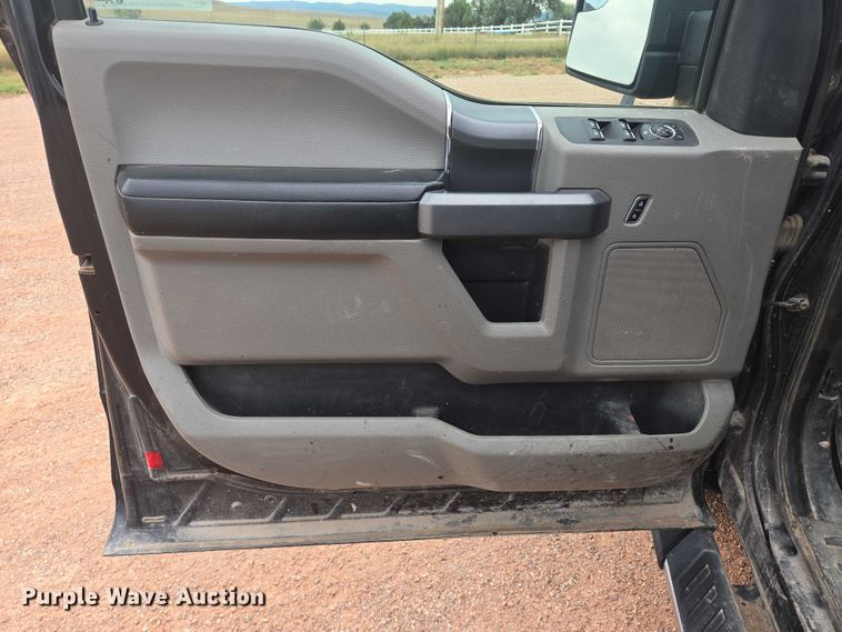 image for item DY1221 2016 Ford F150 XLT SuperCab pickup truck