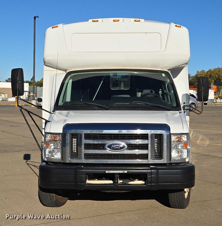 image for item DY1427 2016 Ford E450 shuttle bus