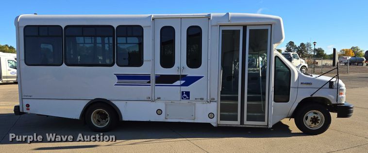 image for item DY1427 2016 Ford E450 shuttle bus