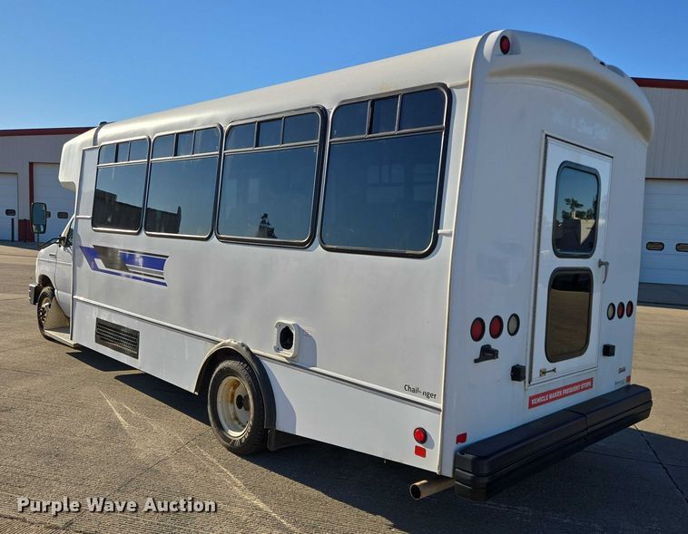 image for item DY1427 2016 Ford E450 shuttle bus