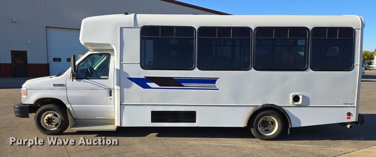image for item DY1427 2016 Ford E450 shuttle bus