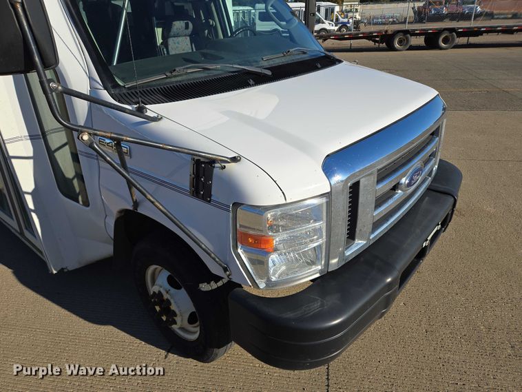 image for item DY1427 2016 Ford E450 shuttle bus