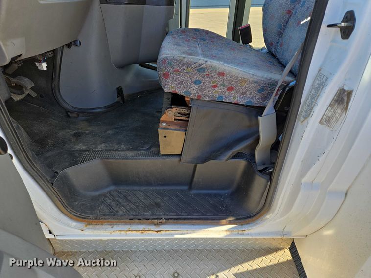 image for item DY1427 2016 Ford E450 shuttle bus