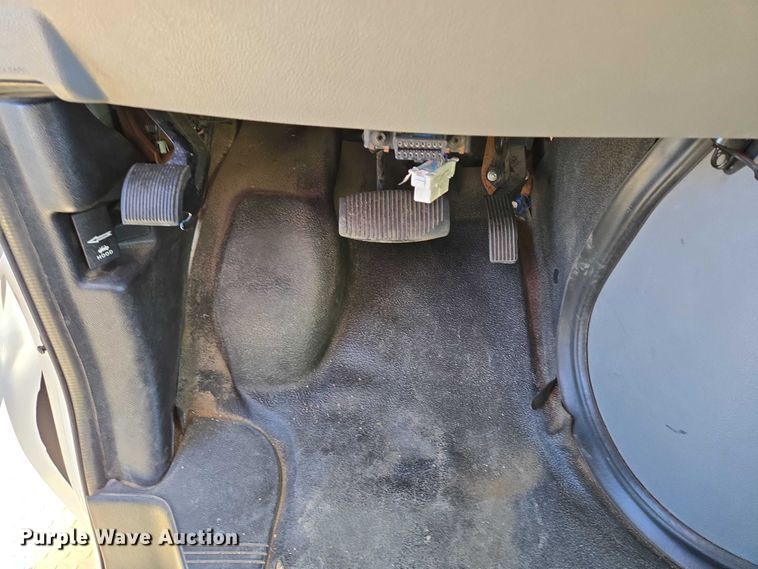 image for item DY1427 2016 Ford E450 shuttle bus