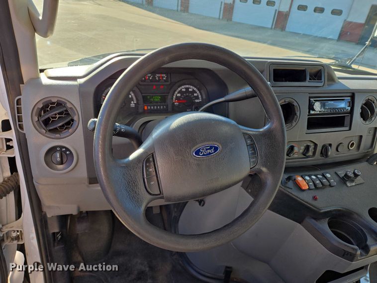 image for item DY1427 2016 Ford E450 shuttle bus