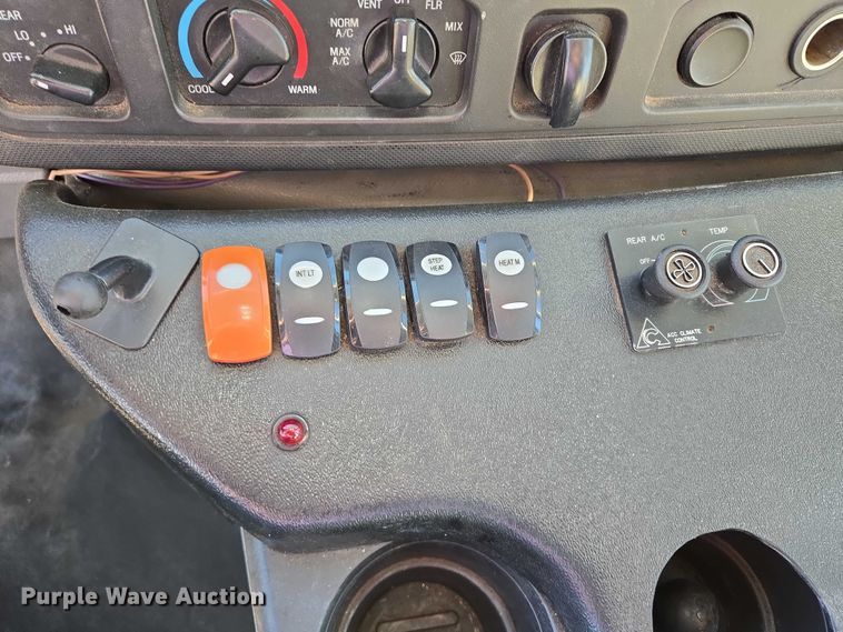 image for item DY1427 2016 Ford E450 shuttle bus