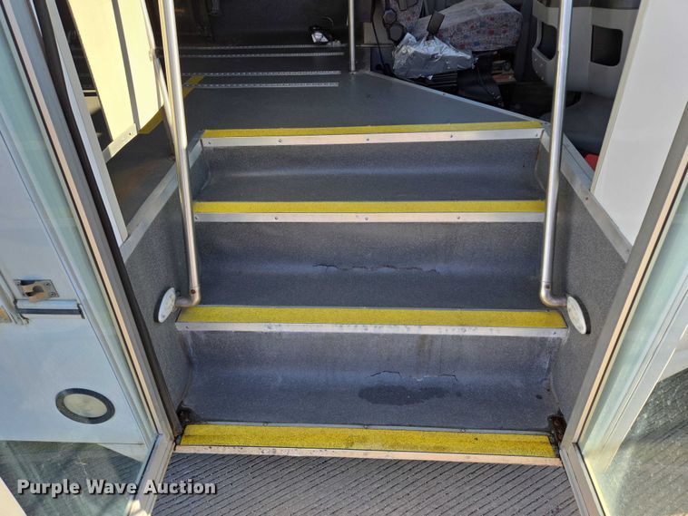 image for item DY1427 2016 Ford E450 shuttle bus