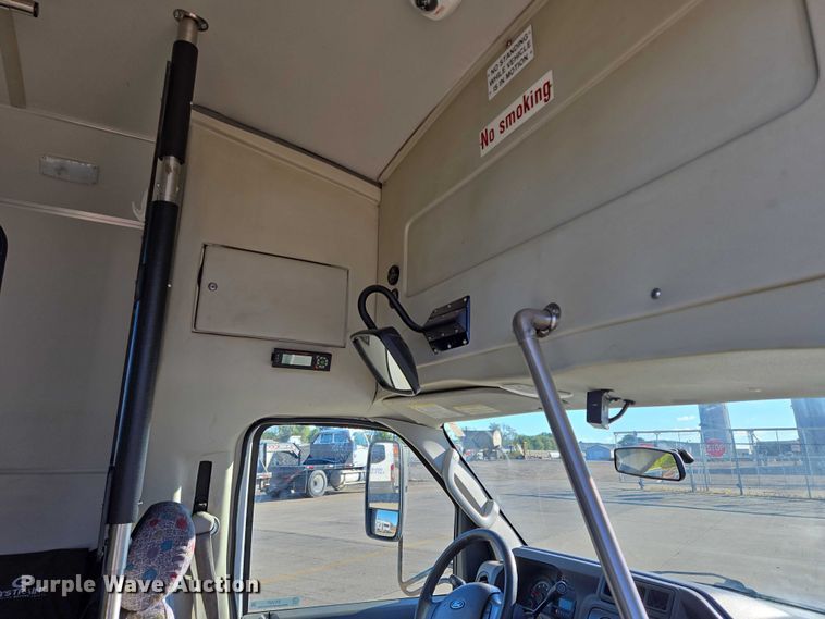 image for item DY1427 2016 Ford E450 shuttle bus