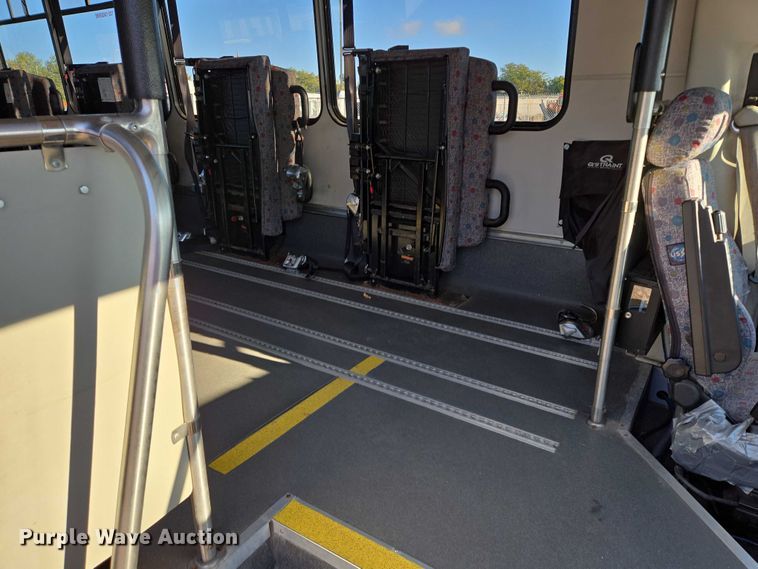 image for item DY1427 2016 Ford E450 shuttle bus