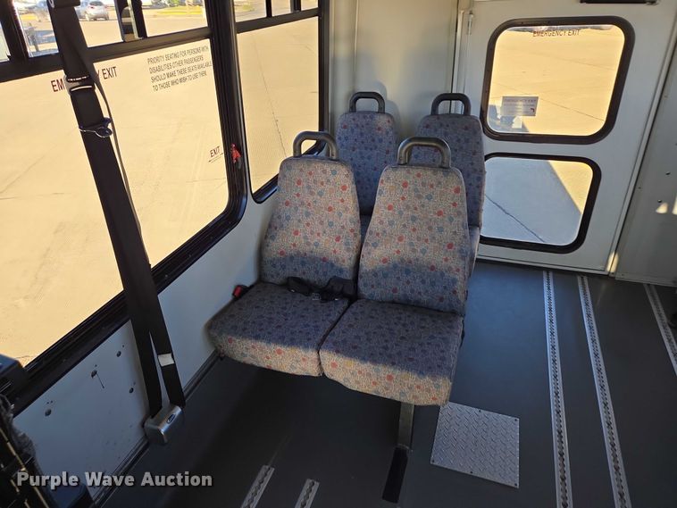 image for item DY1427 2016 Ford E450 shuttle bus