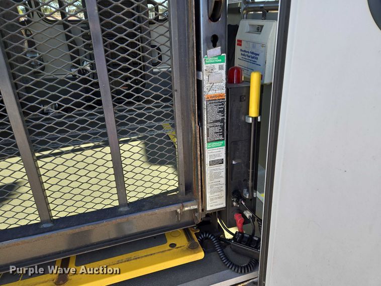 image for item DY1427 2016 Ford E450 shuttle bus