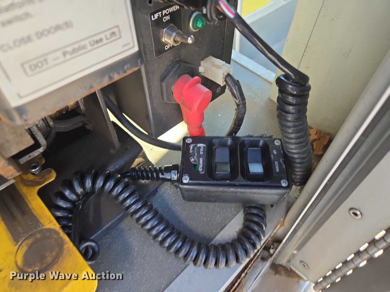 image for item DY1427 2016 Ford E450 shuttle bus