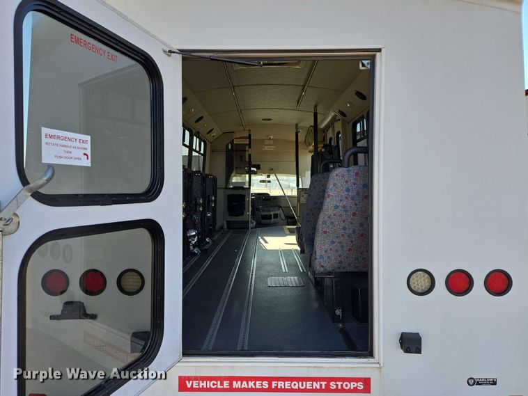 image for item DY1427 2016 Ford E450 shuttle bus