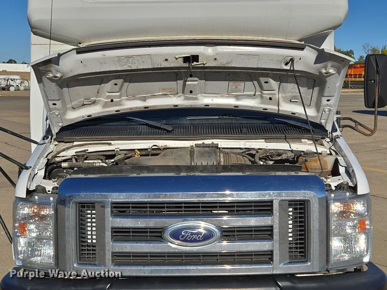 image for item DY1427 2016 Ford E450 shuttle bus