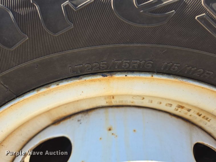 image for item DY1427 2016 Ford E450 shuttle bus