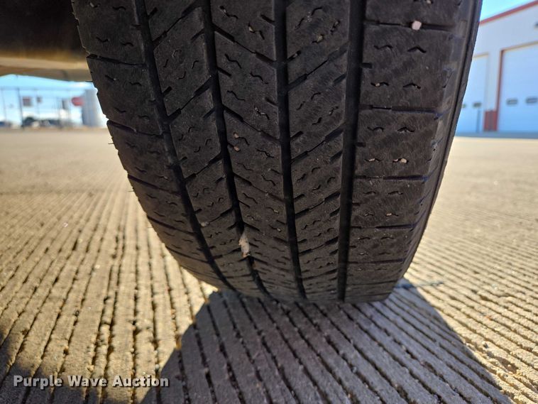 image for item DY1427 2016 Ford E450 shuttle bus